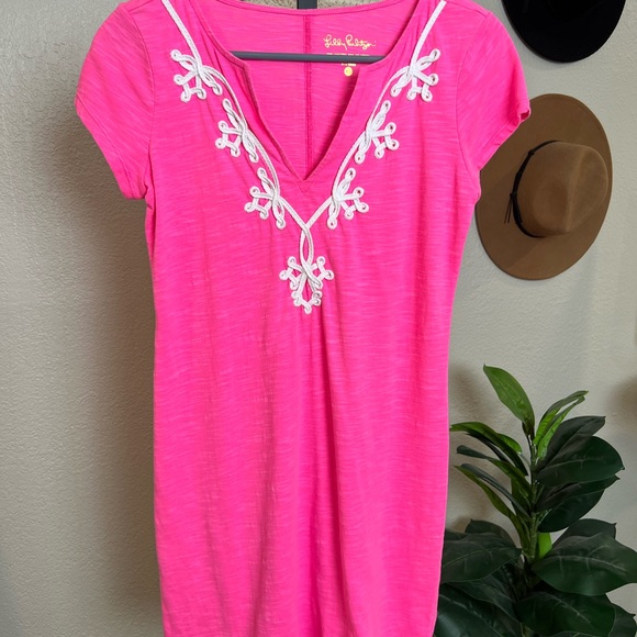 Lilly Pulitzer Dresses & Skirts - Lilly Pulitzer Pink Brewster T-shirt Dress with White Embroidery XS